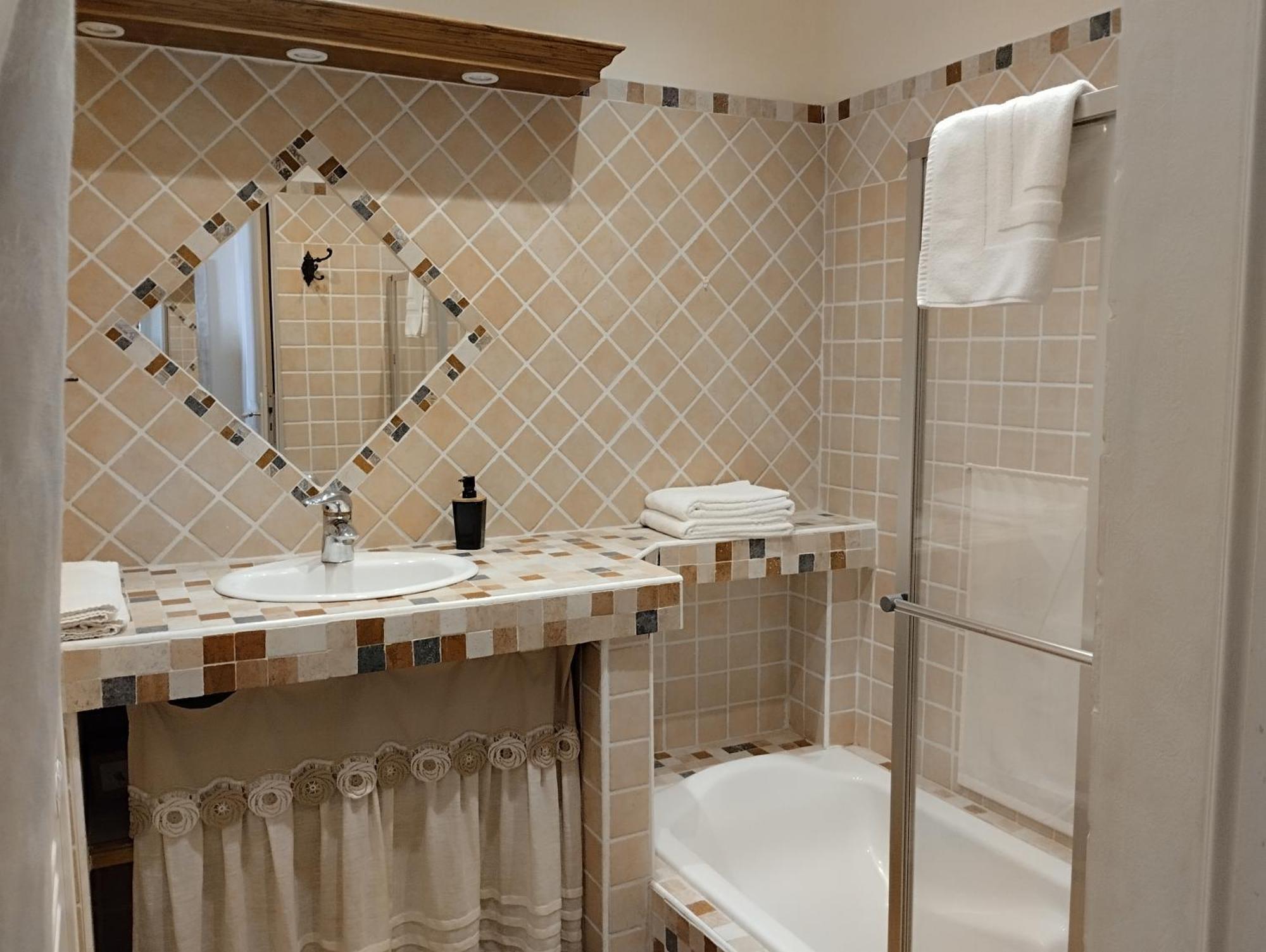 Le Patio Hotel Grignan Luaran gambar